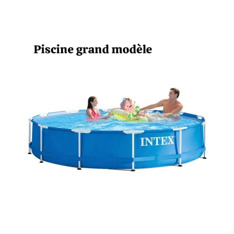 Piscine ronde avec structure métallique